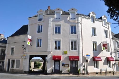 Logis Le Bretagne Hotel Sillé-le-Guillaume Kültér fotó