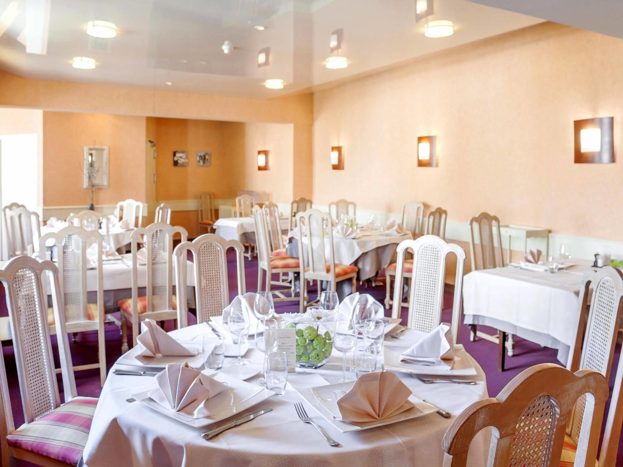Logis Le Bretagne Hotel Sillé-le-Guillaume Kültér fotó