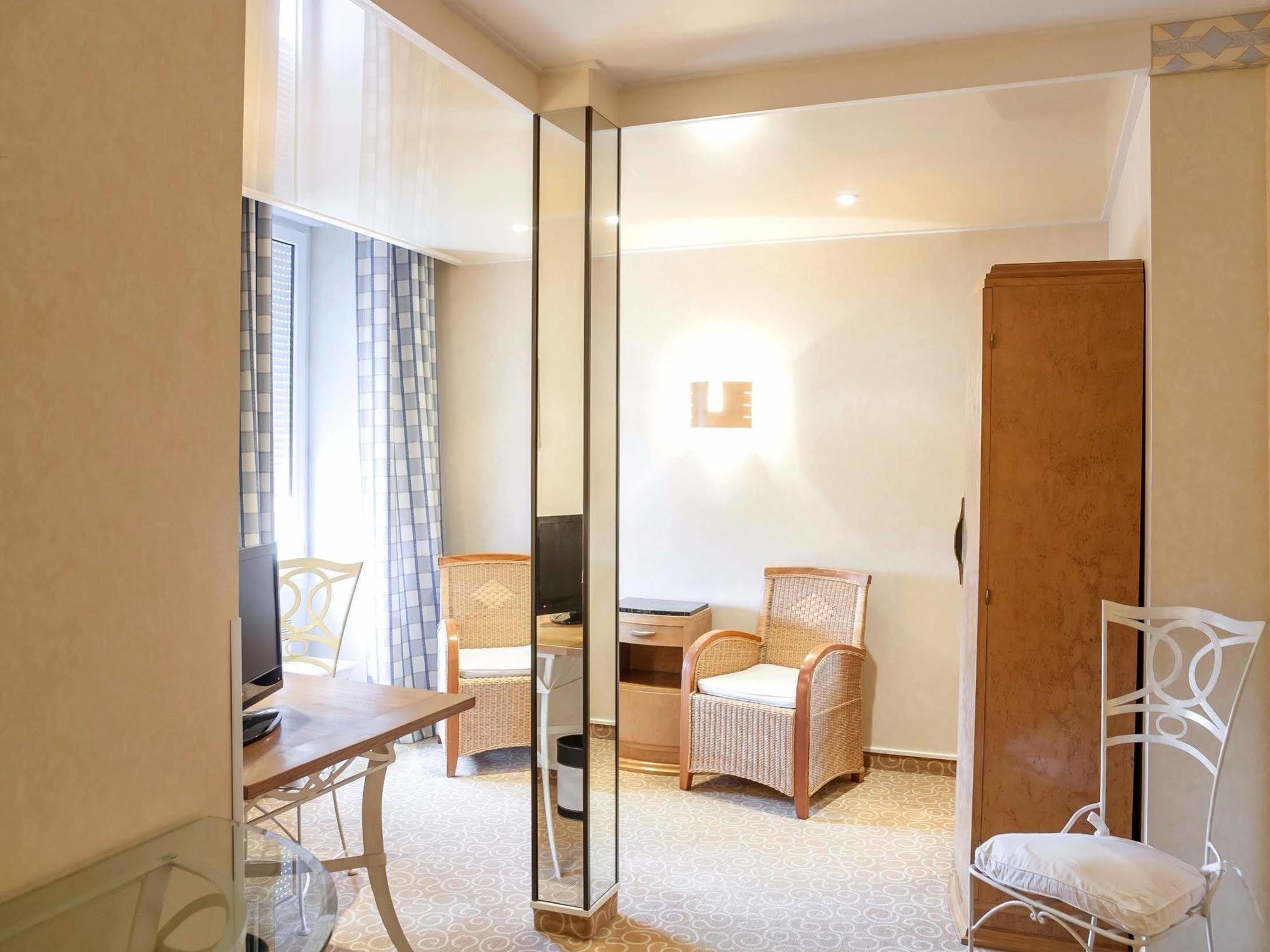 Logis Le Bretagne Hotel Sillé-le-Guillaume Kültér fotó