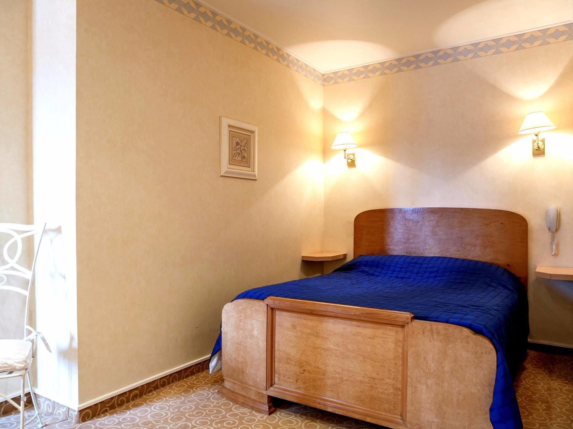 Logis Le Bretagne Hotel Sillé-le-Guillaume Kültér fotó